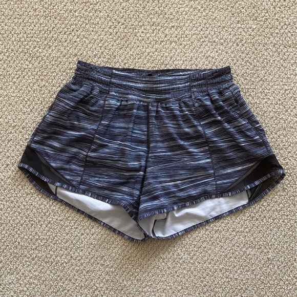 LULULEMON Hotty Hot Shorts Low Rise 4” Black White Soft Size 6 Low Rise EUC